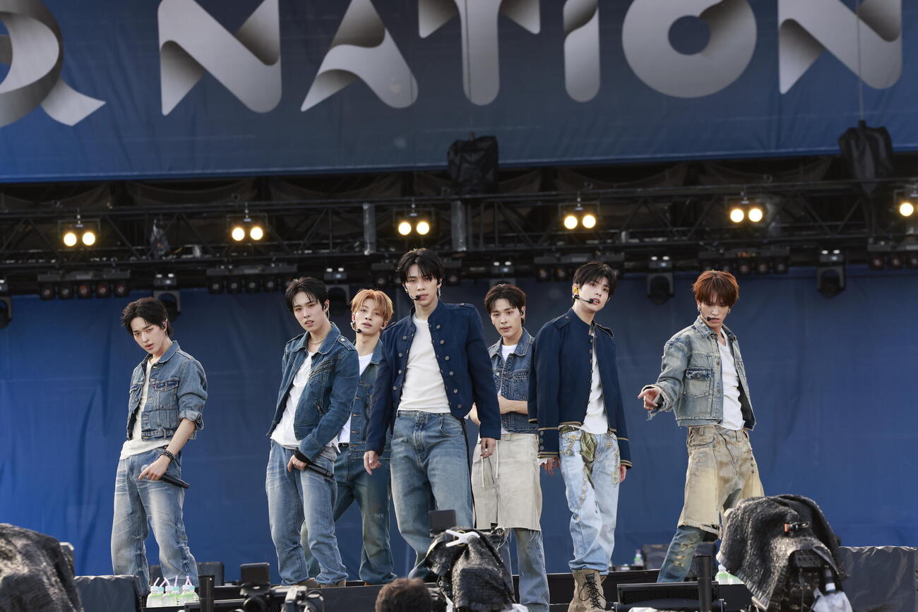 「a－nation 2026」でパフォーマンスするNEXZ