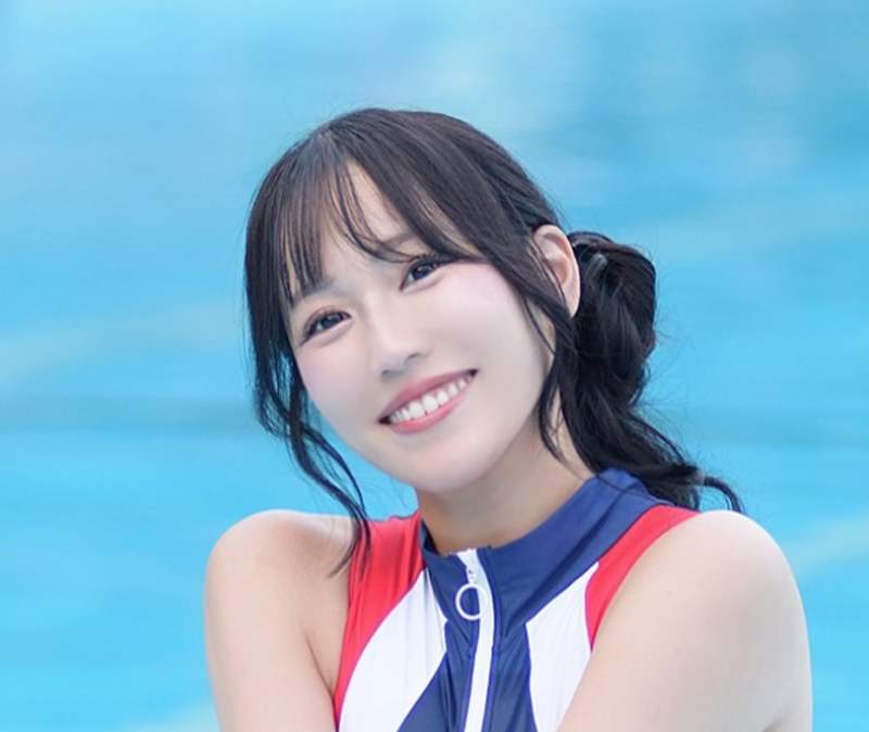 ハイレグ水着姿を公開した霧島聖子（霧島聖子のインスタグラムから）