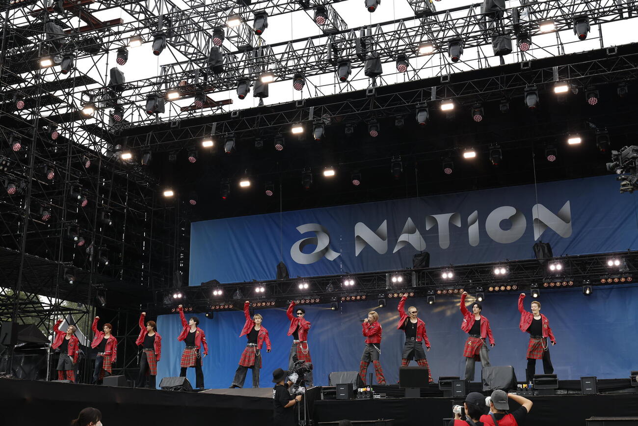 「a－nation 2026」でパフォーマンスするTJBB