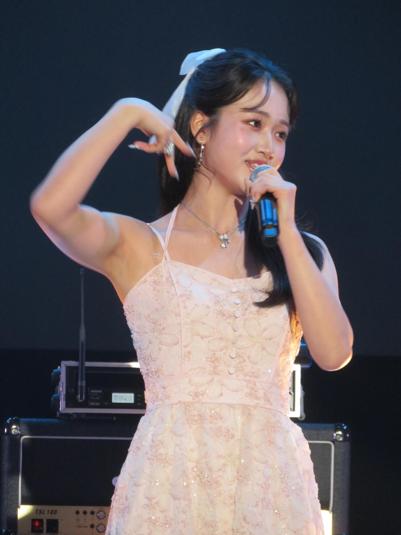 「藤岡ファミリーファンミーティング2026」で歌う天翔愛（撮影・村上幸将）