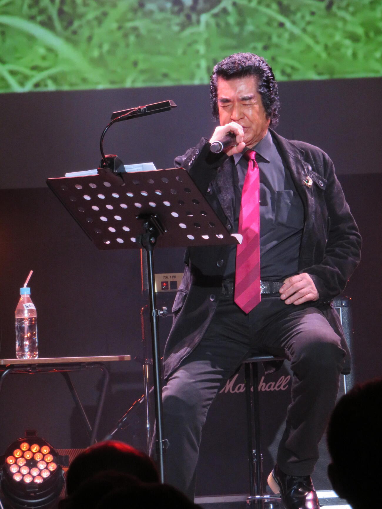 「藤岡ファミリーファンミーティング2026」で熱唱する藤岡弘、（撮影・村上幸将）