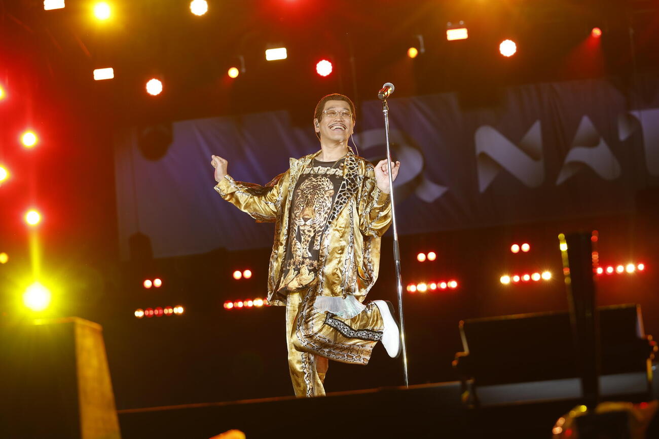 「a－nation 2026」でパフォーマンスするピコ太郎