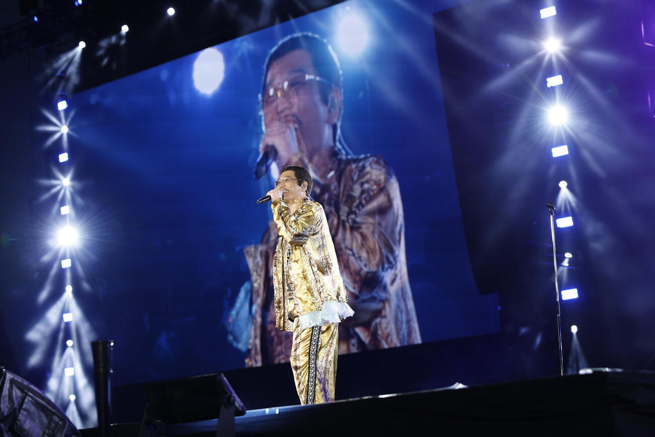 「a－nation 2026」でパフォーマンスするピコ太郎