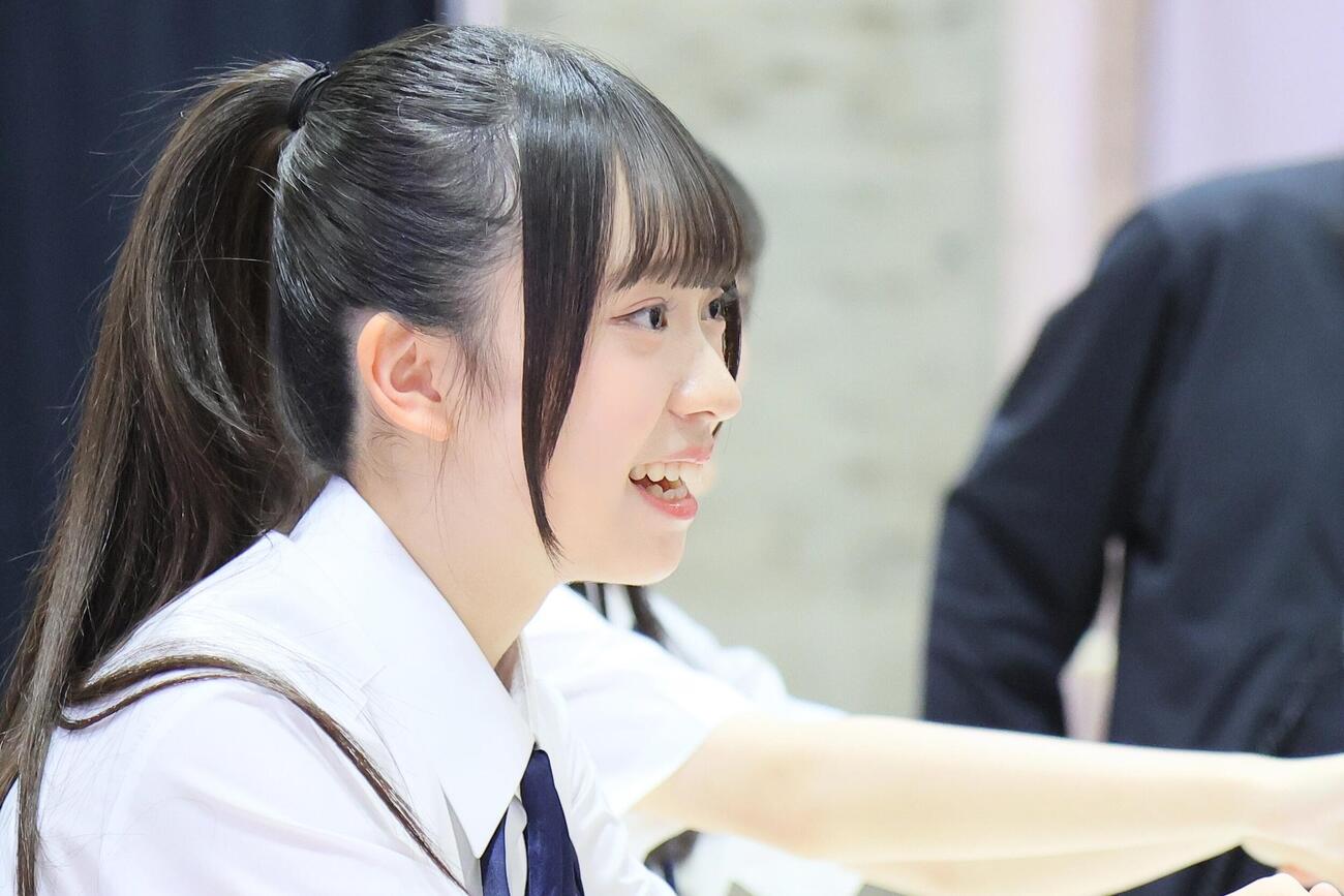 初の握手会に参加したAKB48の22期研究生の大西ゆな（C）AKB48　※外部提供、ネット使用可能