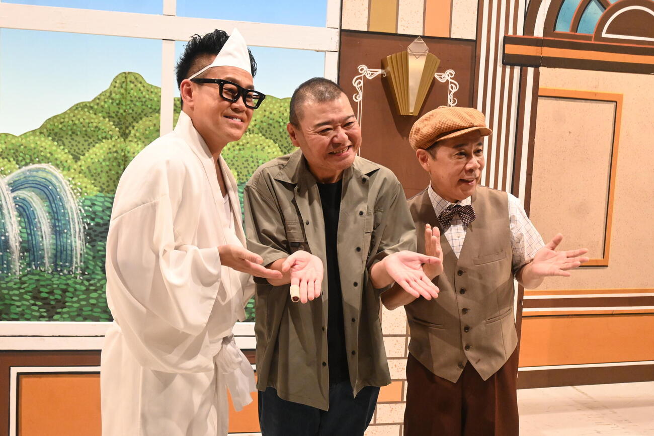 左から宮川大輔、川畑泰史、岡村隆史（撮影・松浦隆司）