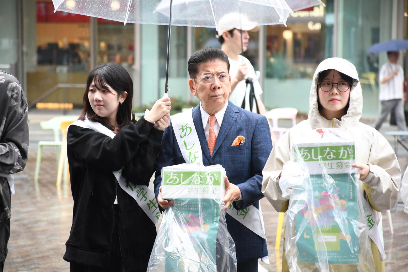 ライフワークの「あしなが学生募金　関西オープニングセレモニー」に参加した西川きよし（撮影・阪口孝志）