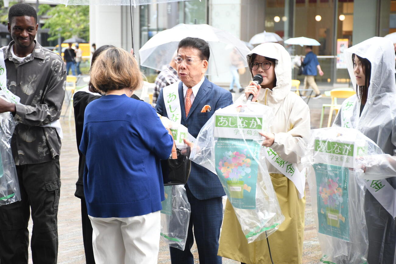 ライフワークの「あしなが学生募金　関西オープニングセレモニー」に参加した西川きよし（撮影・阪口孝志）