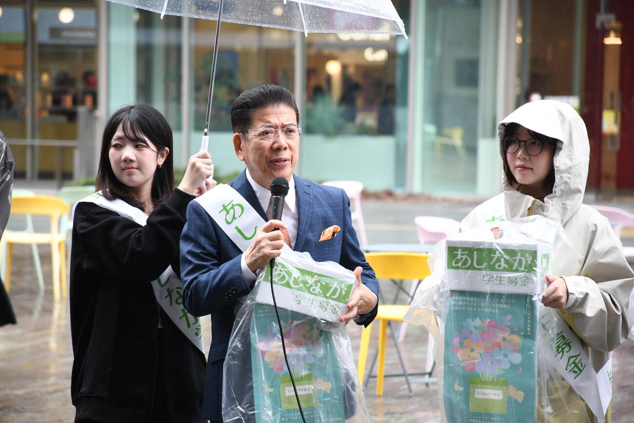 ライフワークの「あしなが学生募金　関西オープニングセレモニー」に参加した西川きよし（撮影・阪口孝志）