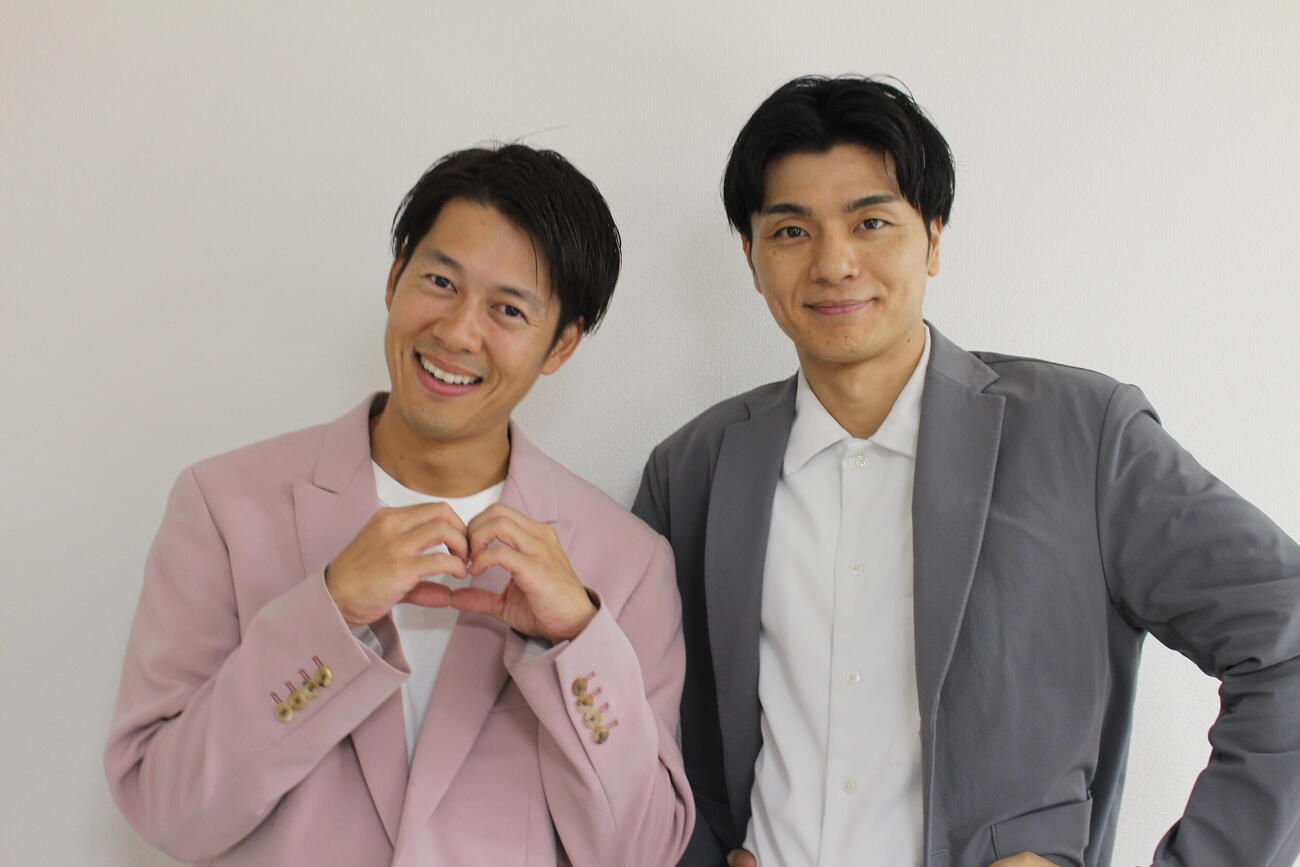 コンビ結成から1年。これから真価が問われるアイラブ地球のきむきむ（左）コウノ・オブ・ザ・イヤー（撮影・三宅敏）