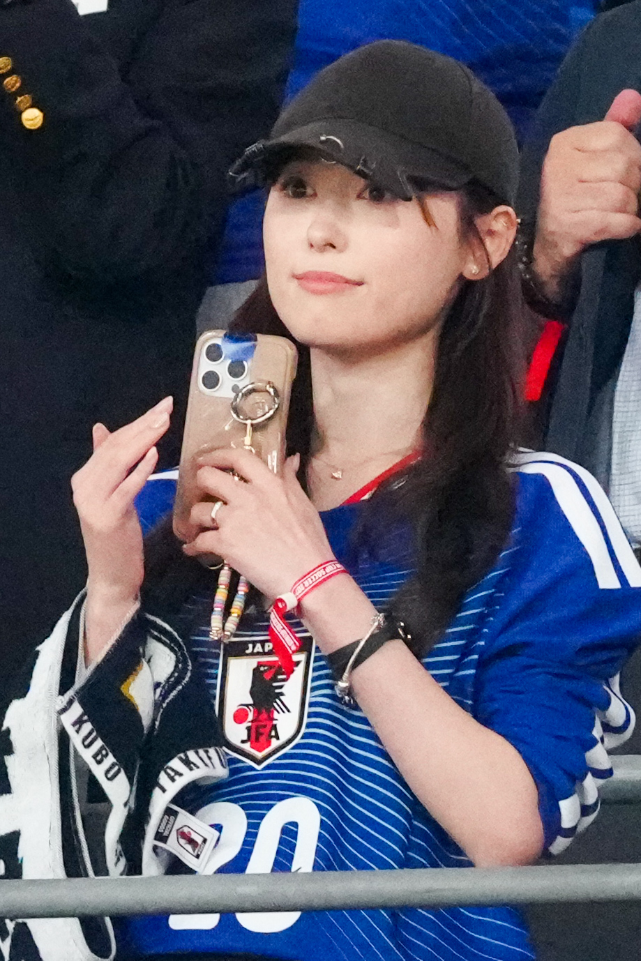日本対ニュージーランド　観戦する福原遥（撮影・江口和貴）
