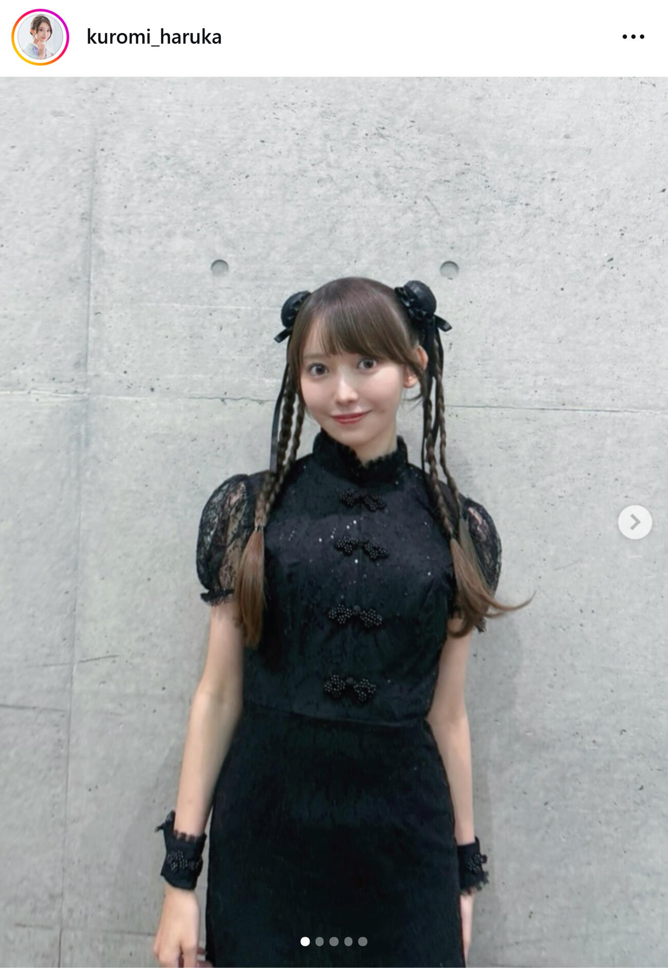 チャイナドレス姿（乃木坂46黒見明香のインスタグラムから）