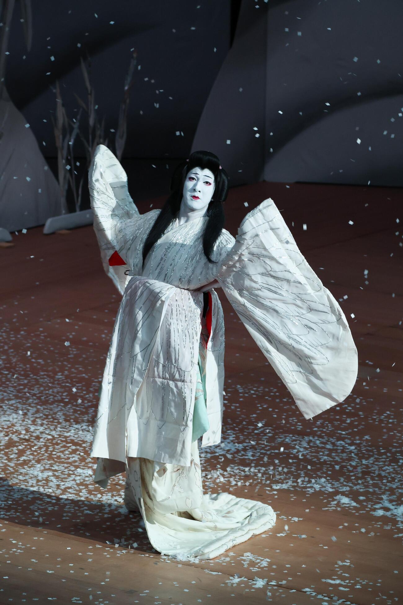 尾上右近が自主公演「研の會」で上演した「鷺娘」（田口真佐美氏撮影）