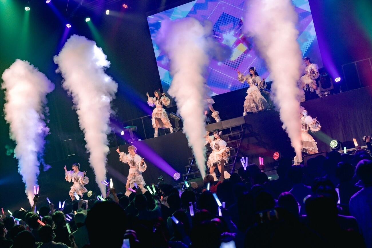 5周年記念ワンマンライブツアー最終公演でパファーマンスするRiNCENT