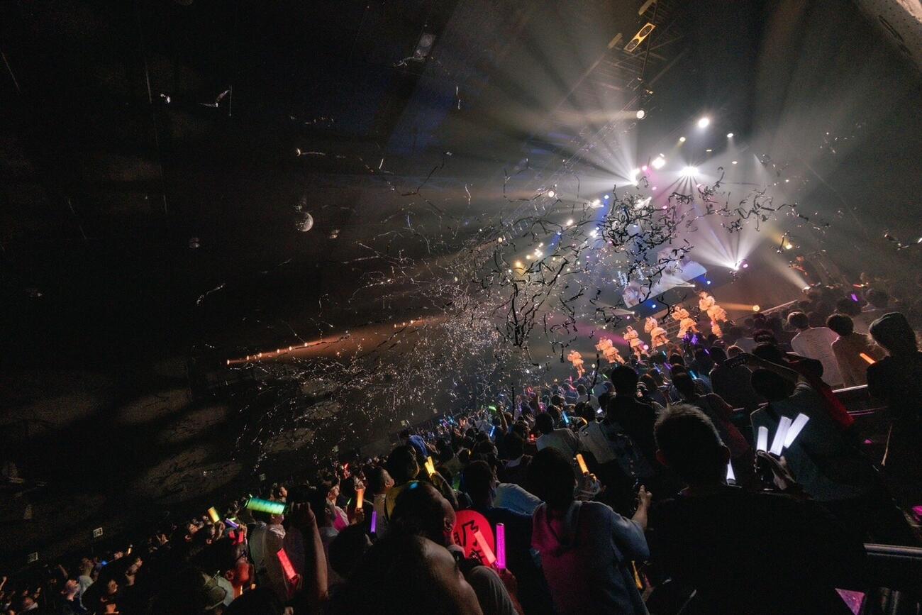 5周年記念ワンマンライブツアー最終公演でパファーマンスするRiNCENT