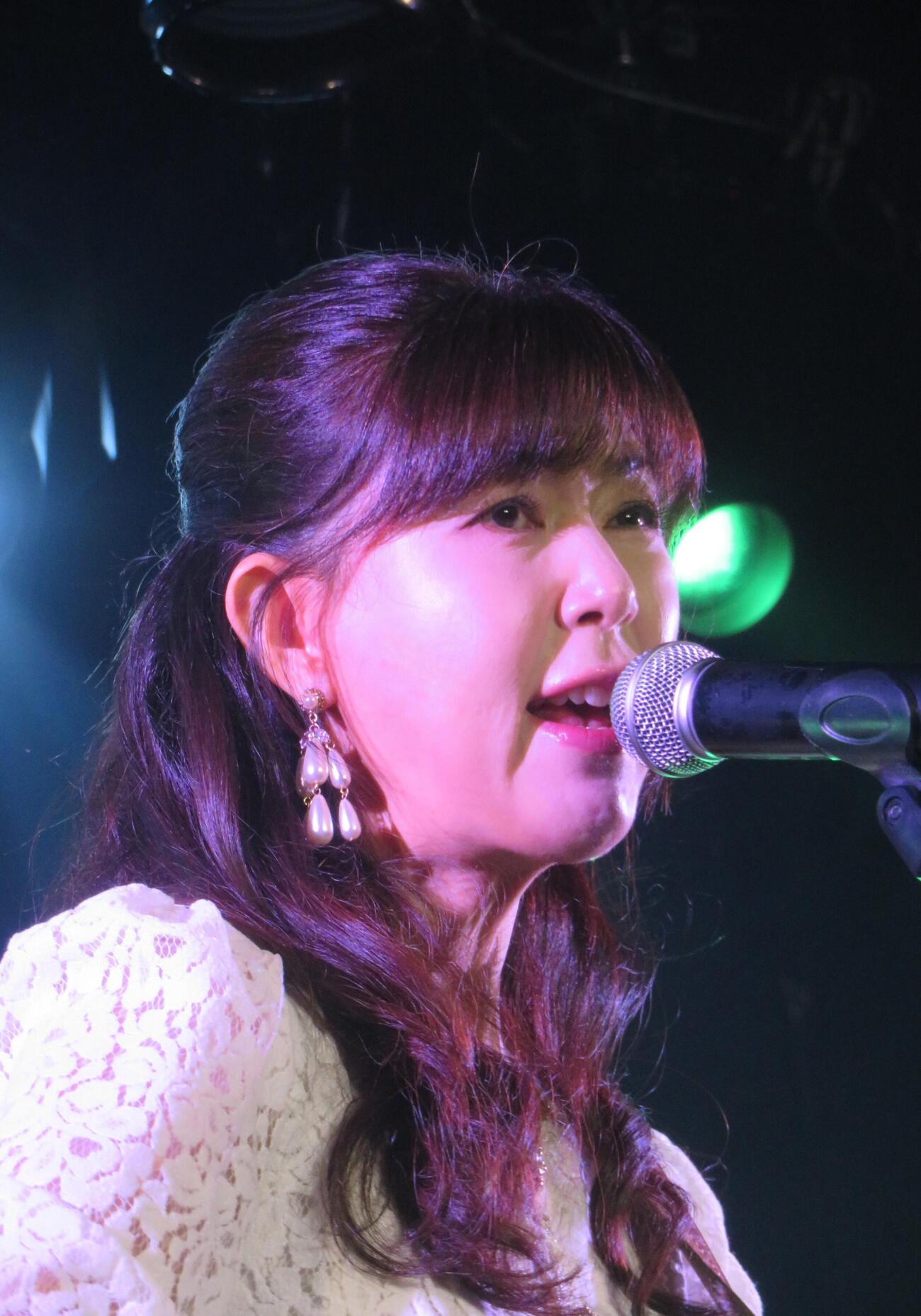 日本デビュー記念イベントを行ったヒジン（撮影・松本久）