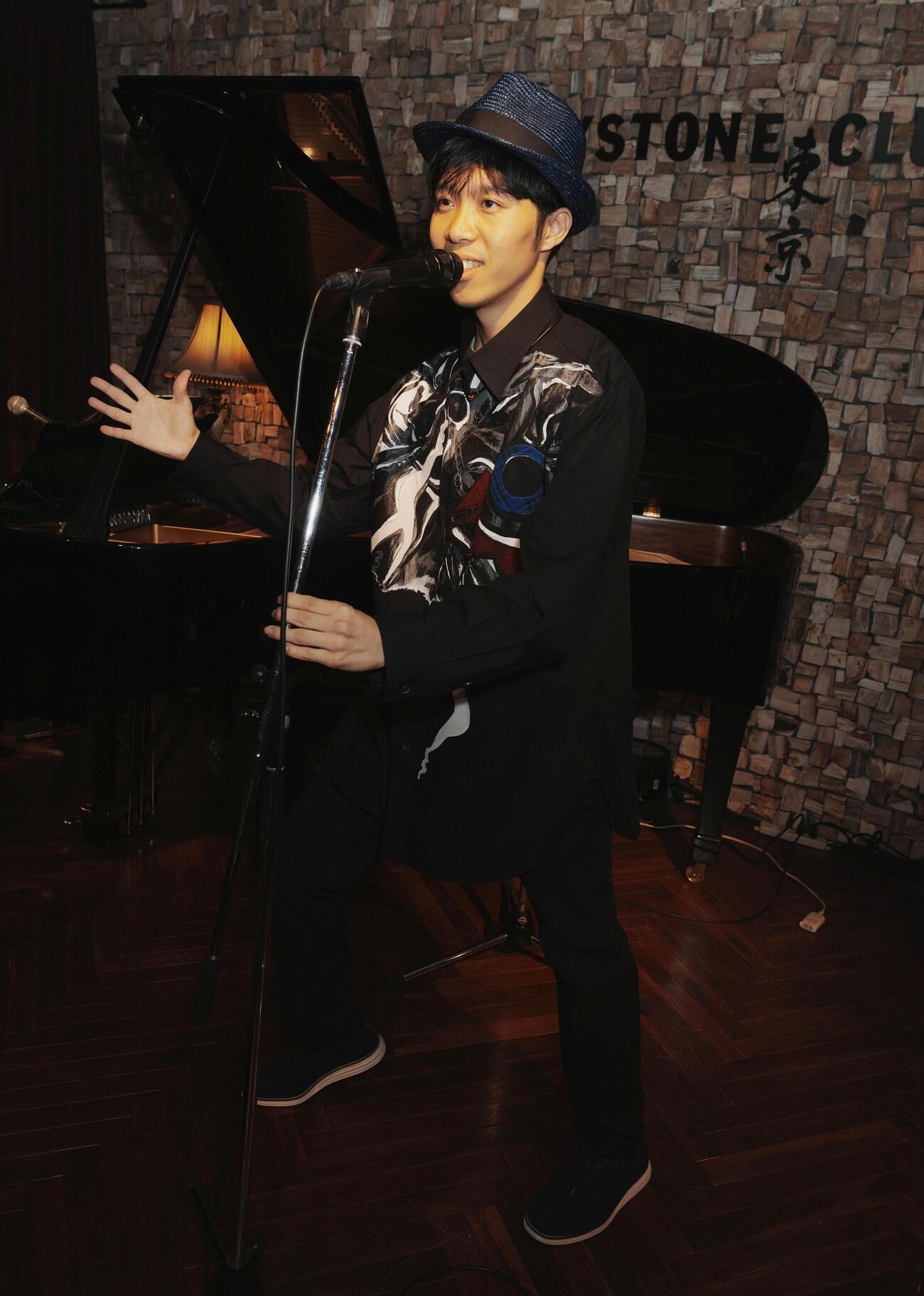 アルバム発売記念ライブを行った穴水佑輔