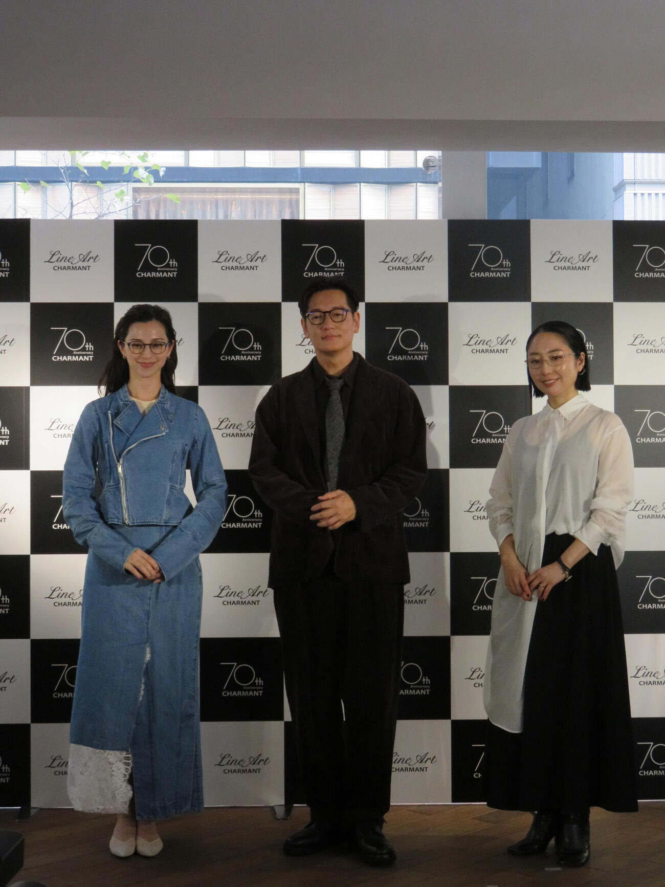 「CHARMANT 70th Anniversary Event」に出席した、左から中条あやみ、井浦新、佐々木香菜子氏（撮影・村上幸将）
