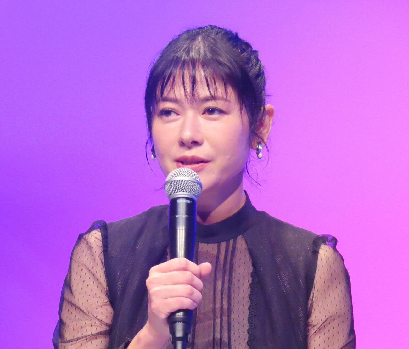 テレビ東京系ドラマ「ライフ・トレード」（10月8日開始、木曜深夜24時30分）の記者会見に出席した真木よう子