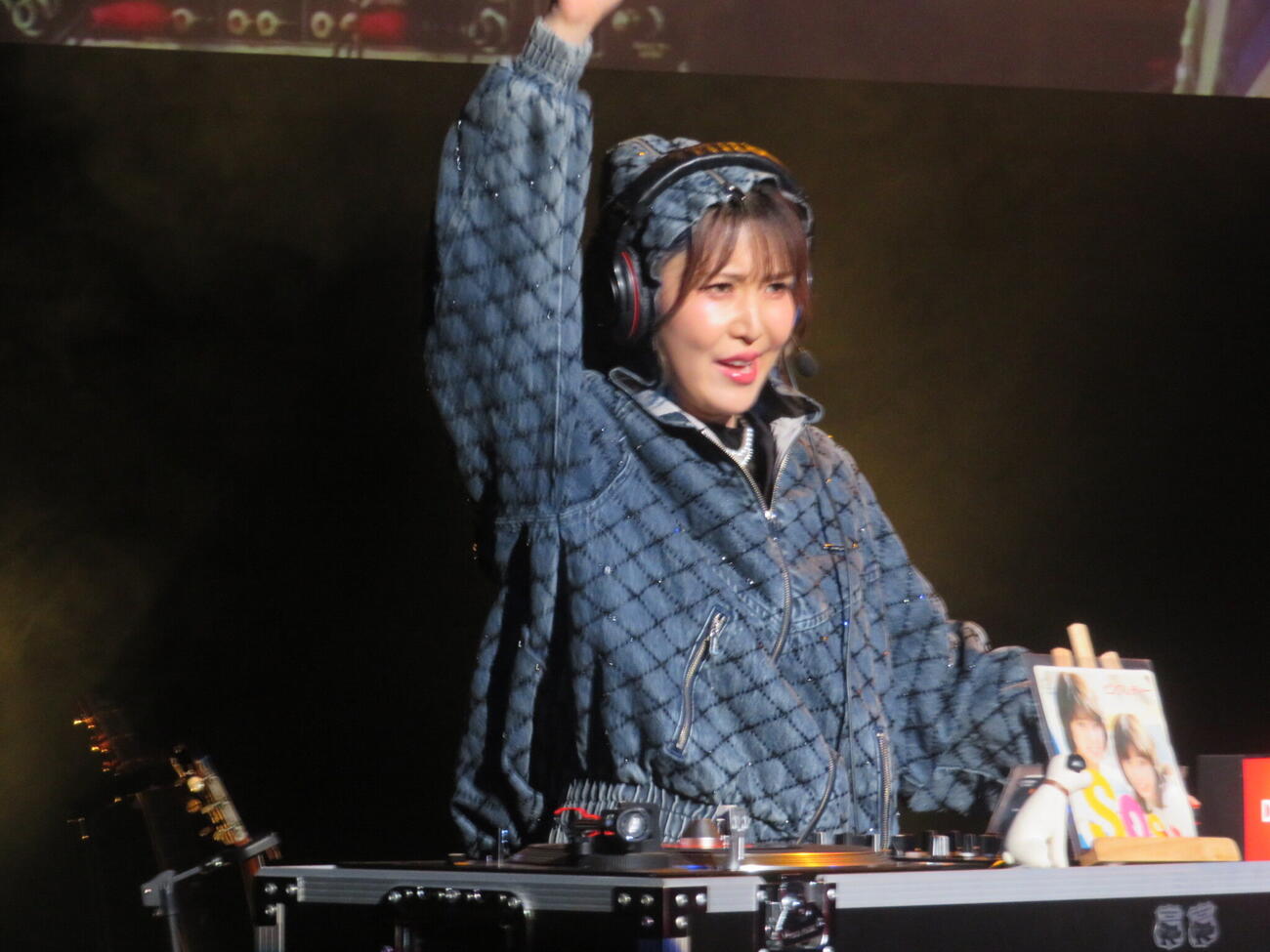 DJ OKAYUをコンサート初披露するおかゆ（撮影・川田和博）
