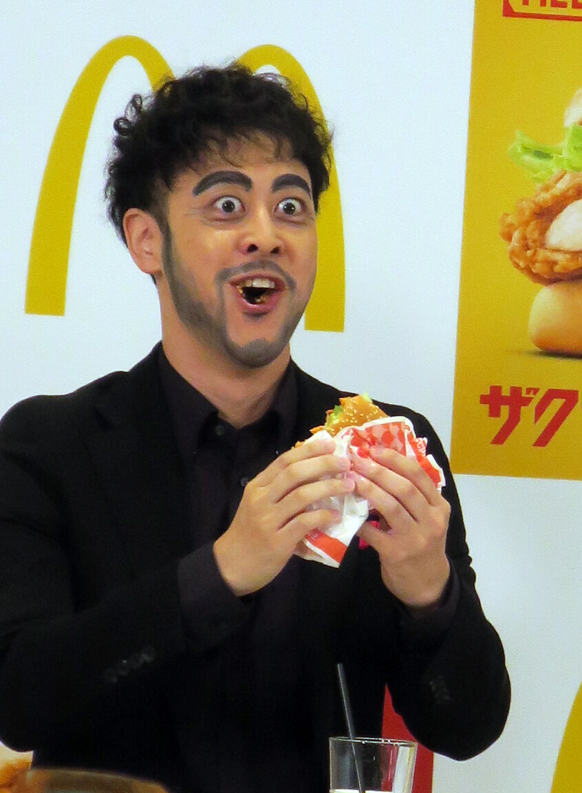 「マクドナルド　チキン新時代へ。新レギュラー発表会」に登壇した都留拓也
