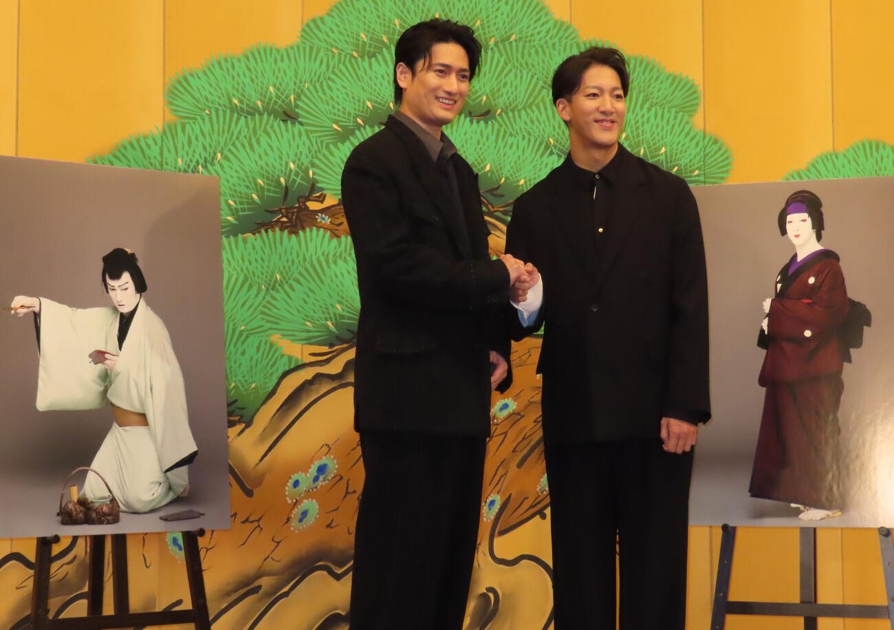 「吉例顔見世大歌舞伎」で上演する「仮名手本忠臣蔵」取材会に出席した中村隼人（左）、尾上右近