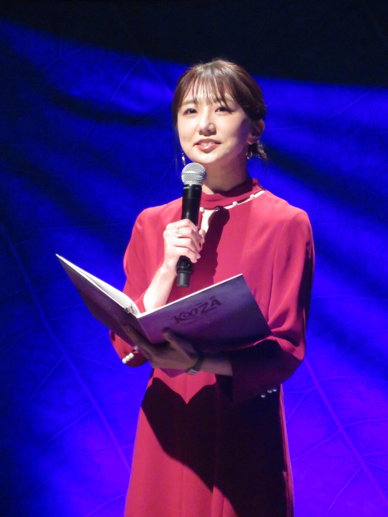 「クーザ」日本公演の会見を進行したフジテレビの松村未央アナウンサー