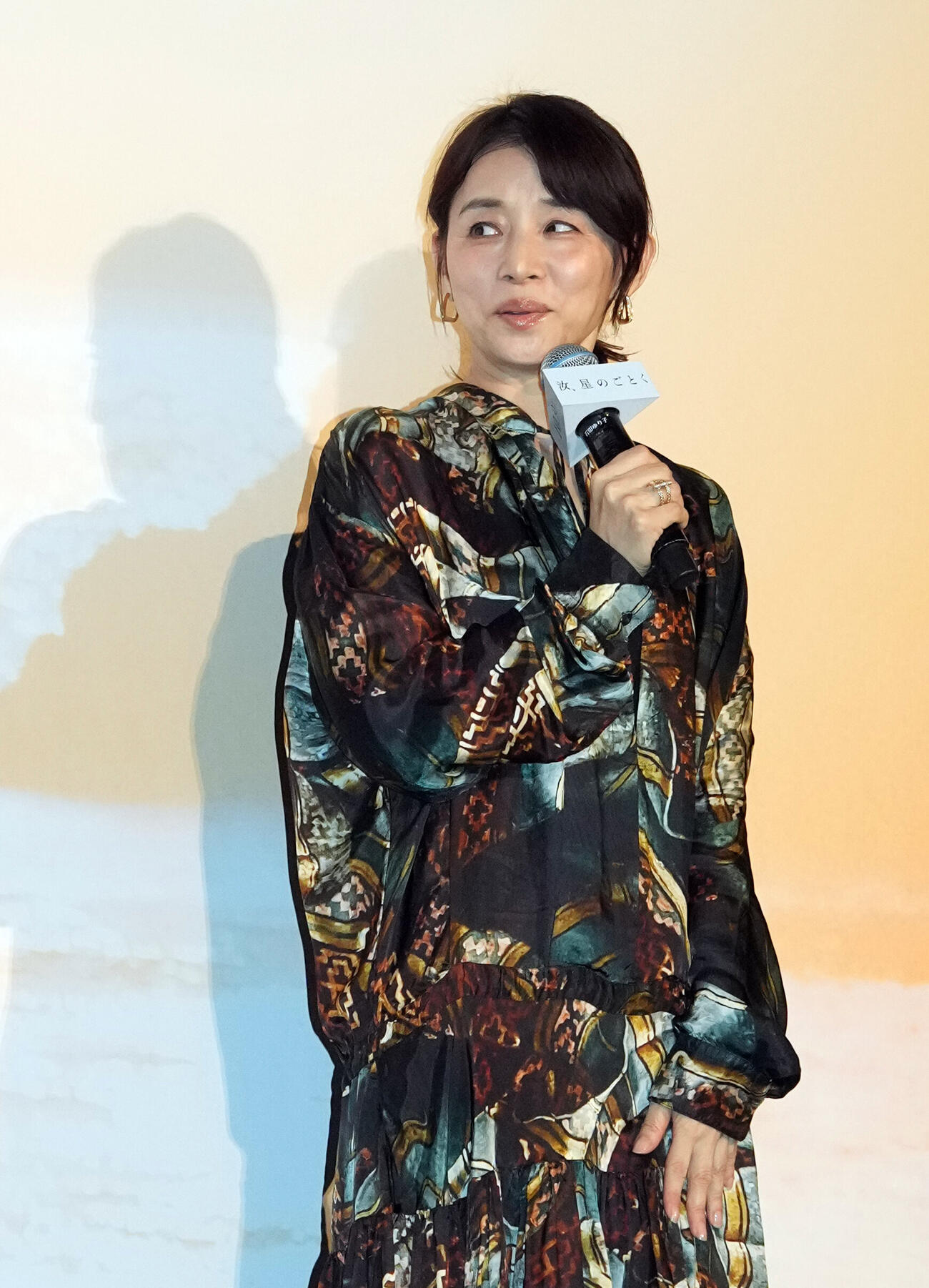 映画「汝、星のごとく」の初日舞台あいさつで笑顔を見せる石田えり子（撮影・たえ見朱実）