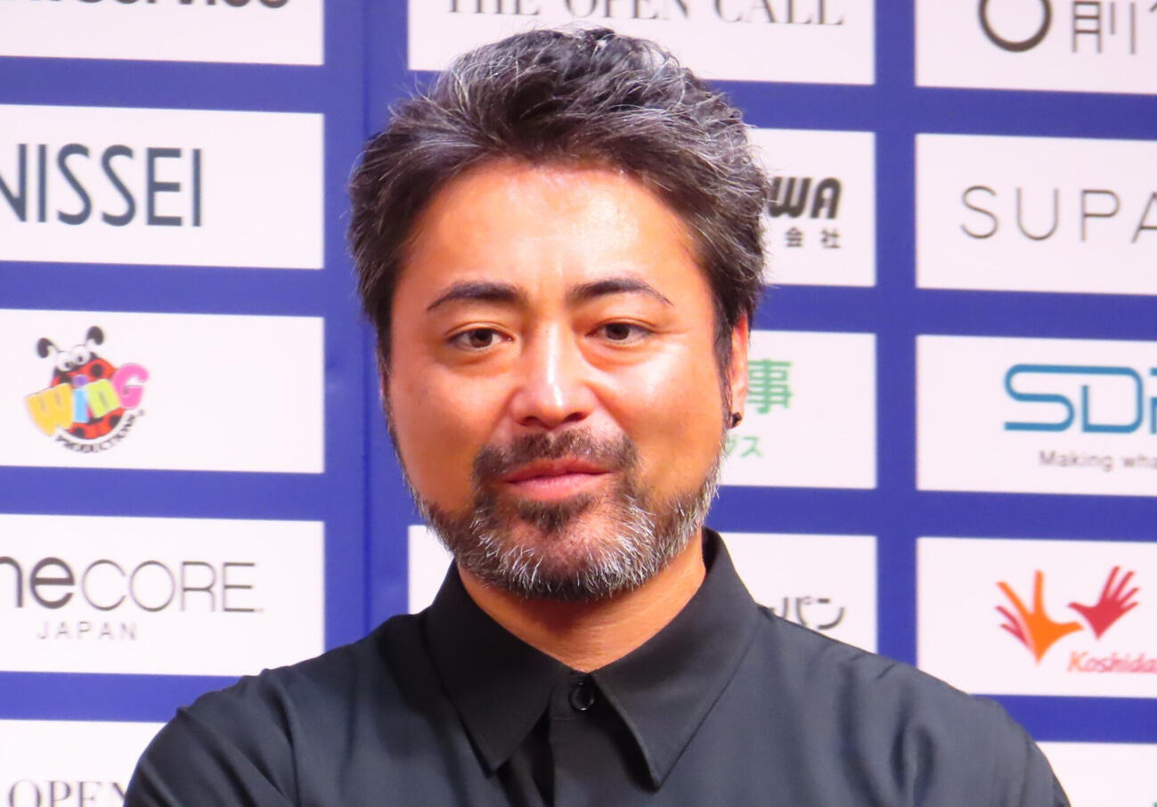 「THE OPEN CALL」プロジェクト報告会見に出席した山田孝之