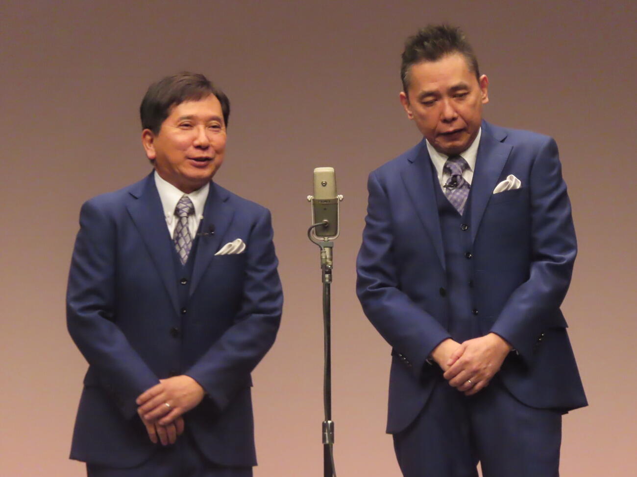 爆笑問題の田中裕二（左）と太田光