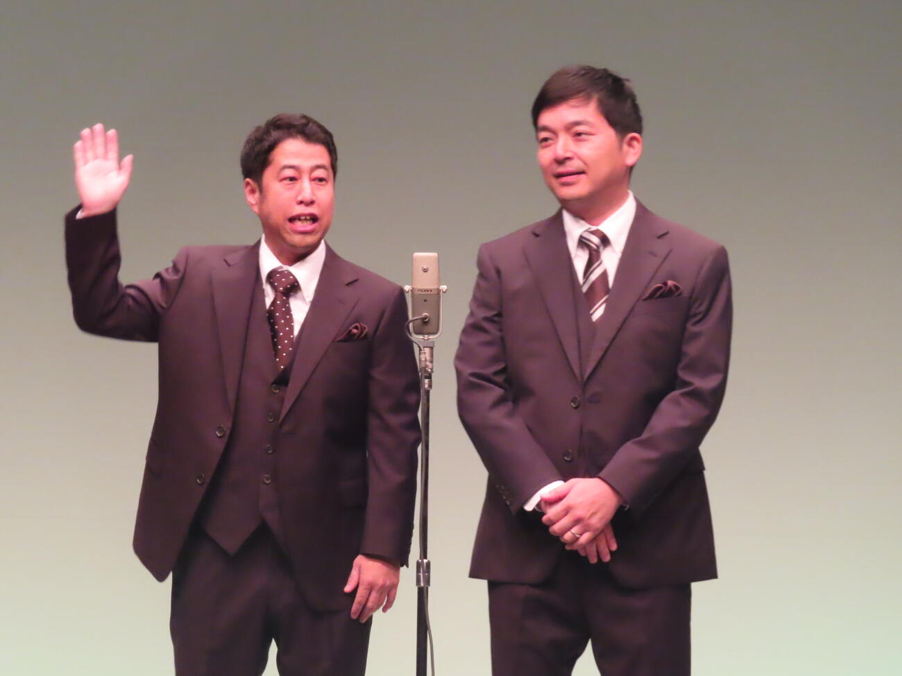 ウエストランドの井口浩之（左）と河本太
