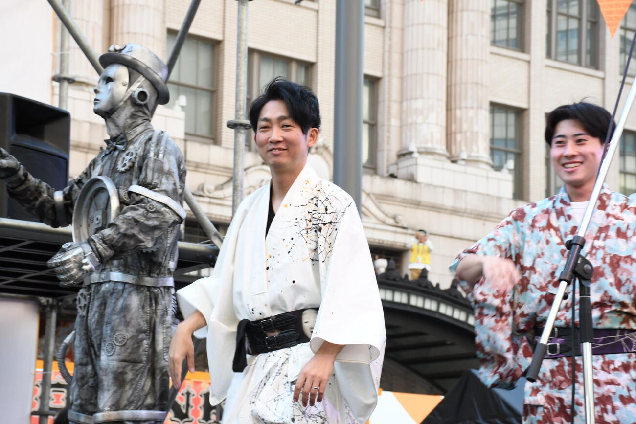 「OSAKA COMEDY FESTIVAL2026」オープニングセレモニーに登場したNON STYLE石田明（撮影・阪口孝志）