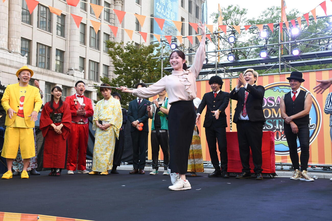 「OSAKA COMEDY FESTIVAL2026」オープニングセレモニーに登場したカンテレ・柏原怜奈アナウンサー（撮影・阪口孝志）