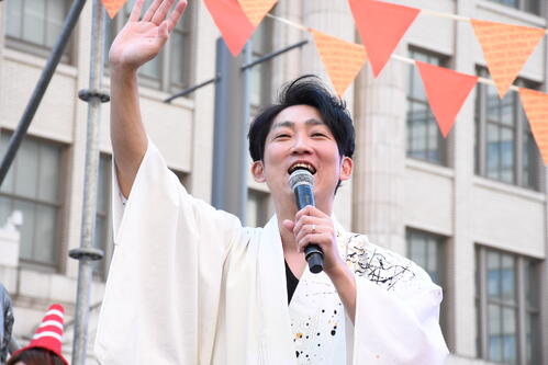 NON STYLE石田「日本のお笑いは裸になると思われているけど…」大阪コメディーフェス開幕