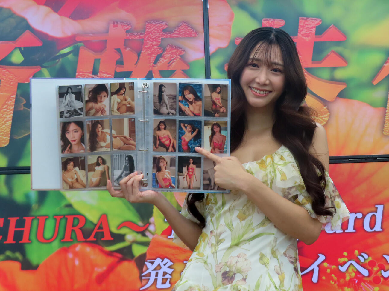 「斎藤泰代～CHURA～トレーディングカード」の発売記念イベントを開いた斎藤恭代