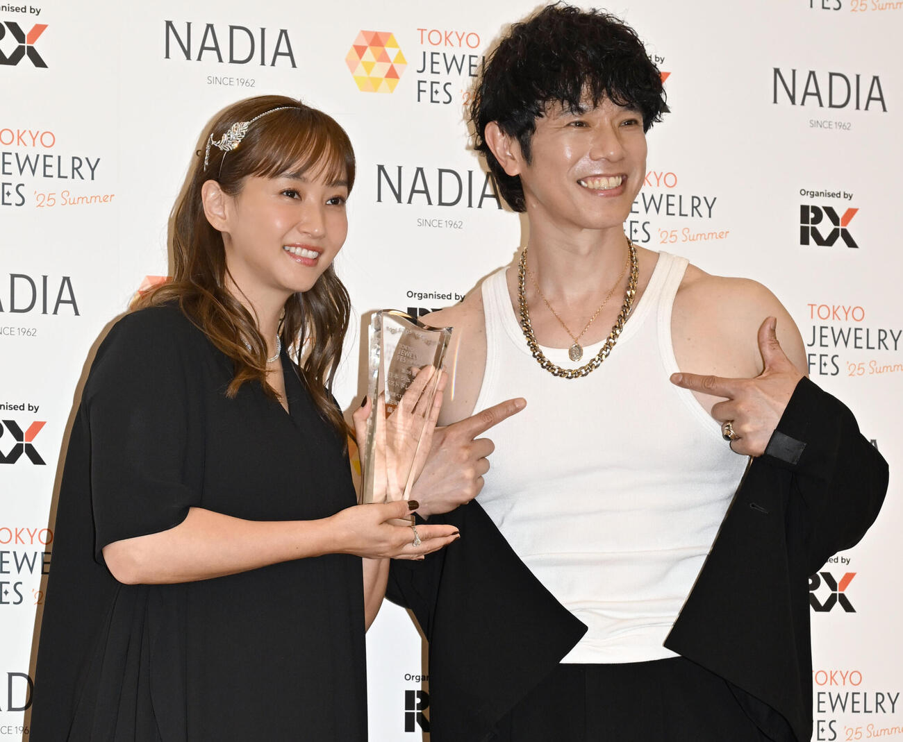 庄司智春と藤本美貴夫妻（2025年8月撮影）