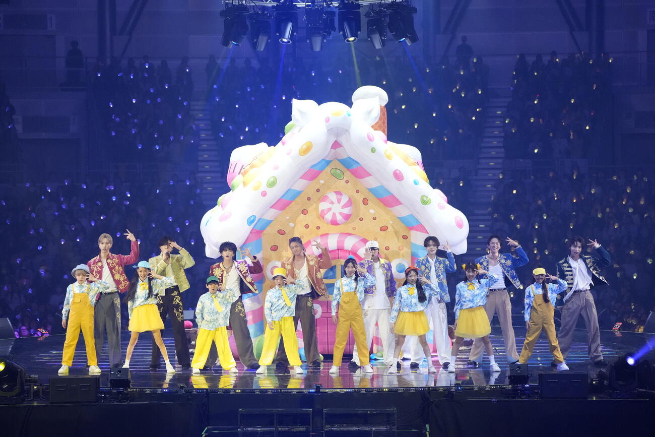全国アリーナツアー「SUNFLOWER」のファイナル公演に臨んだFANTASTICS