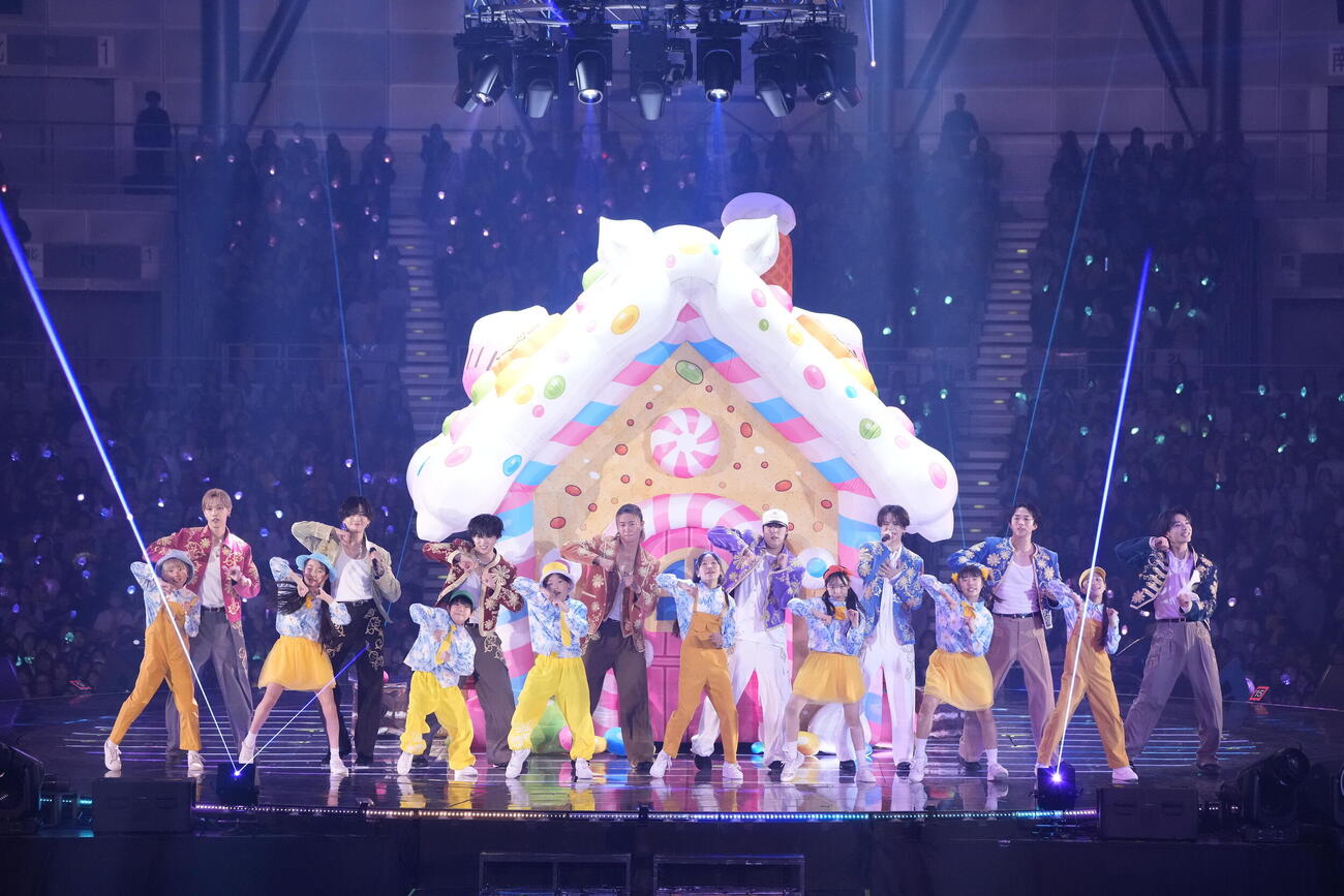 全国アリーナツアー「SUNFLOWER」のファイナル公演に臨んだFANTASTICS