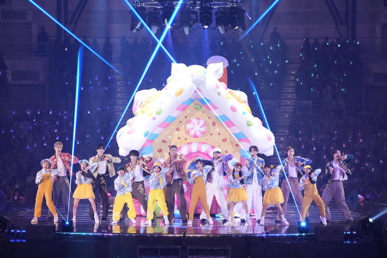 全国アリーナツアー「SUNFLOWER」のファイナル公演に臨んだFANTASTICS