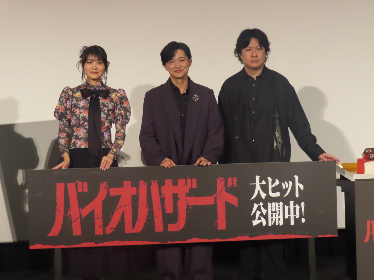 映画「バイオハザード」公開記念の舞台あいさつに出席した、左から早見沙織、下野紘、杉田智和