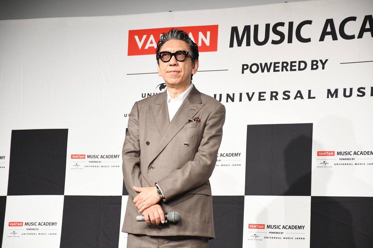 バンタンミュージックアカデミーPOWERED BY　ユニバーサルミュージック特別講義に登壇した布袋寅泰（撮影・阪口孝志）