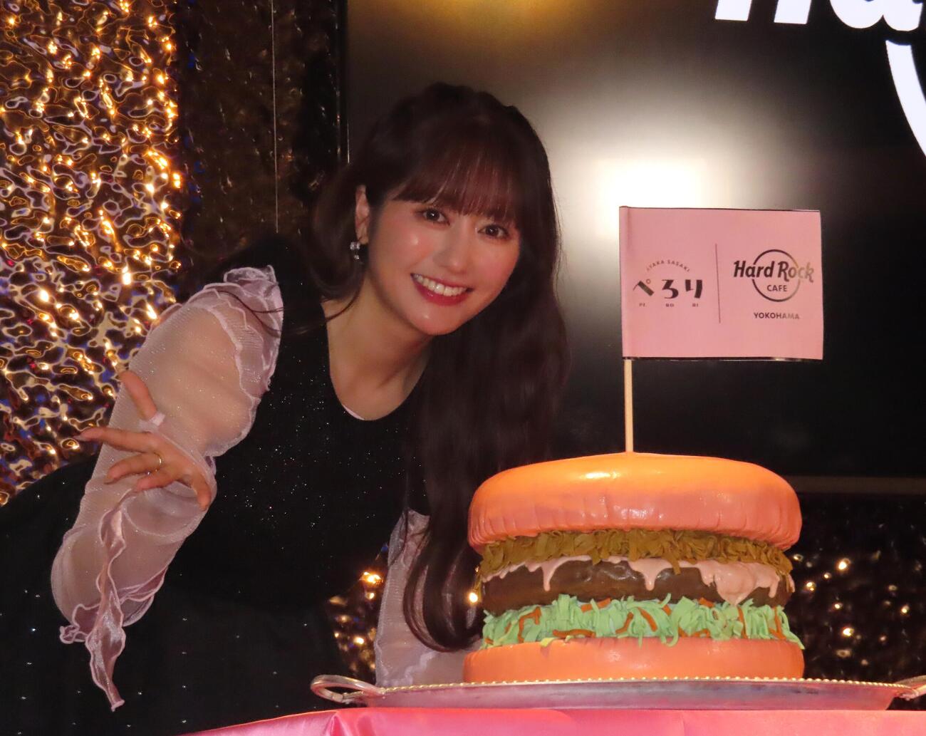 「30歳記念、自身初写真集『ぺろり』」発売記念イベントに出席した佐々木彩夏