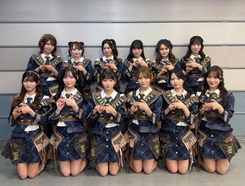 ≒JOY「CDTV」で新曲「ロックスター様」新衣装で初披露、ダークなロックアンセム