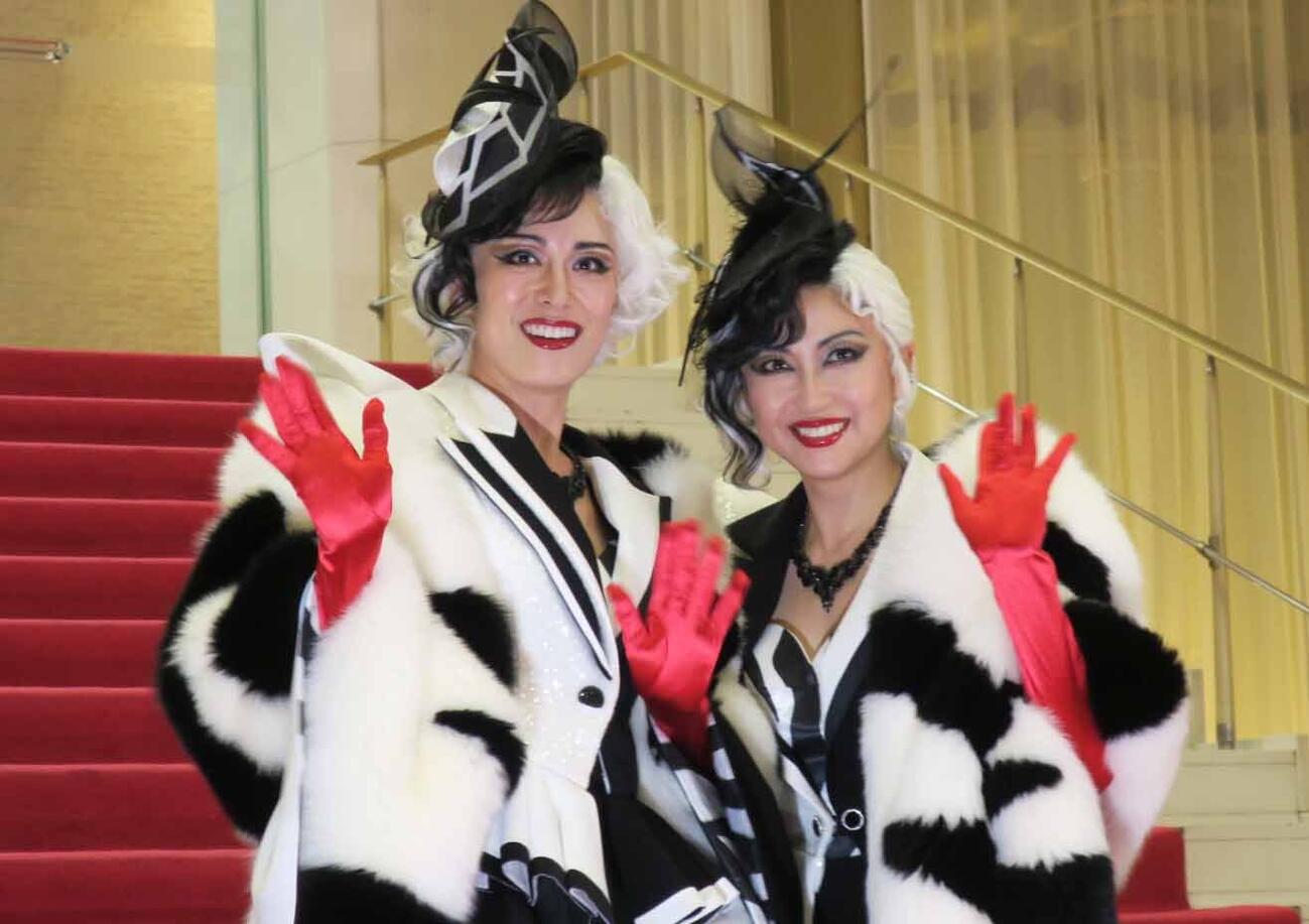 ミュージカル「101ダルメシアンズ」取材会で。左から、蘭寿とむ、新妻聖子