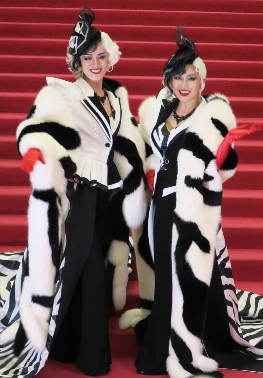 ミュージカル「101ダルメシアンズ」取材会で。左から、蘭寿とむ、新妻聖子