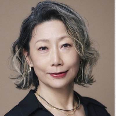 片桐はいりの代役を務めることになった峯村リエ（峯村リエのXから）