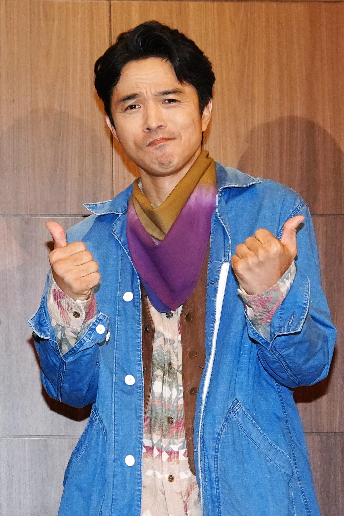 舞台「世界の終わりかけとスリーコード」の取材会で写真に納まる井ノ原快彦（撮影・江口和貴）