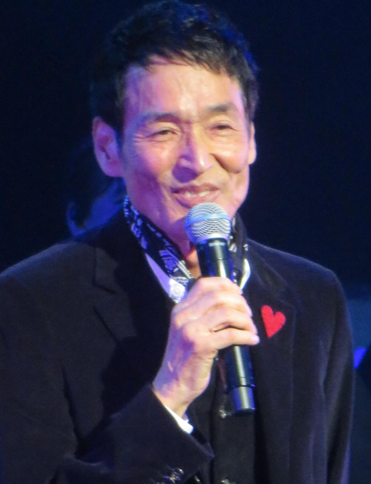 浜圭介氏の作曲家生活60周年記念の「リスペクトコンサート」で歌唱する高山厳（撮影・松本久）