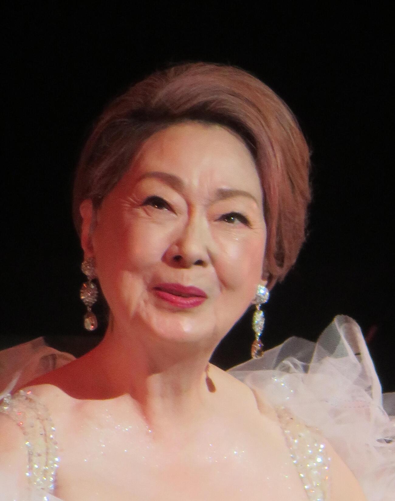 浜圭介氏の作曲家生活60周年記念の「リスペクトコンサート」で歌唱する由紀さおり（撮影・松本久）