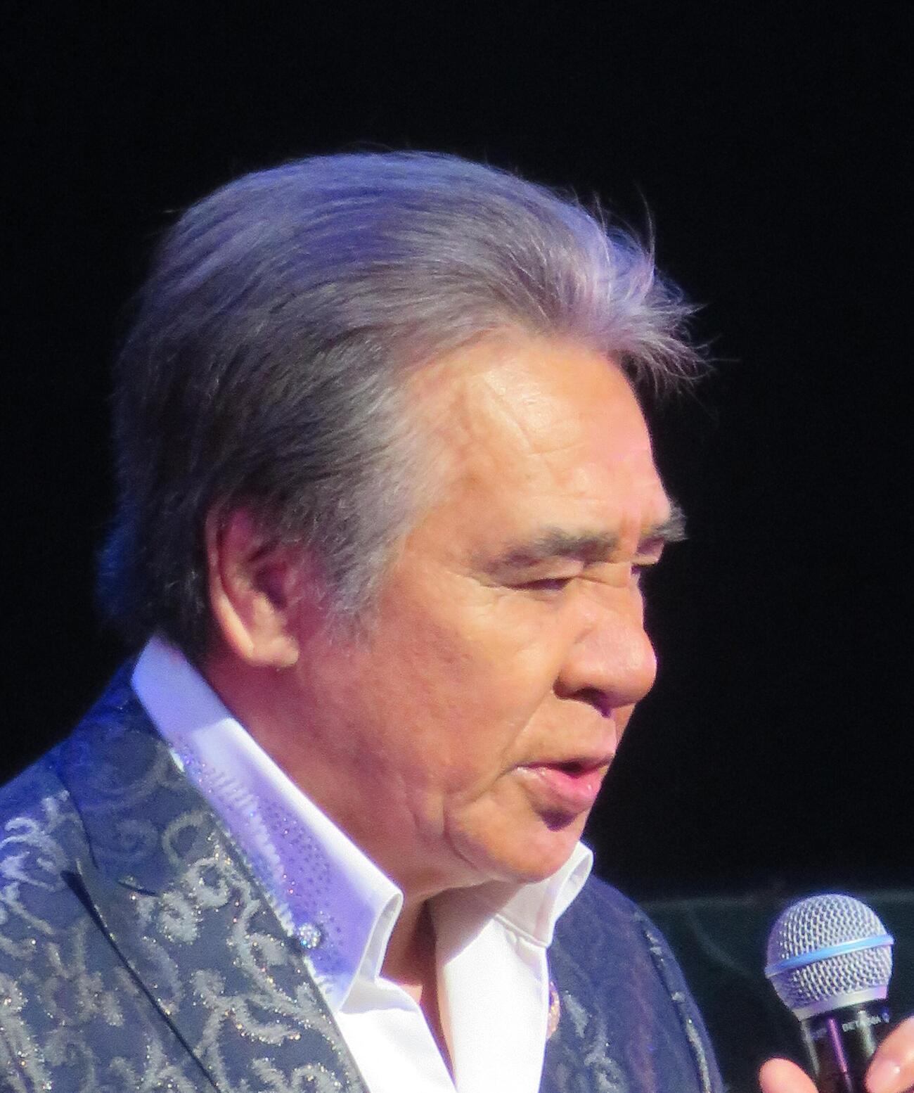 浜圭介氏の作曲家生活60周年記念の「リスペクトコンサート」で歌唱する鳥羽一郎（撮影・松本久）