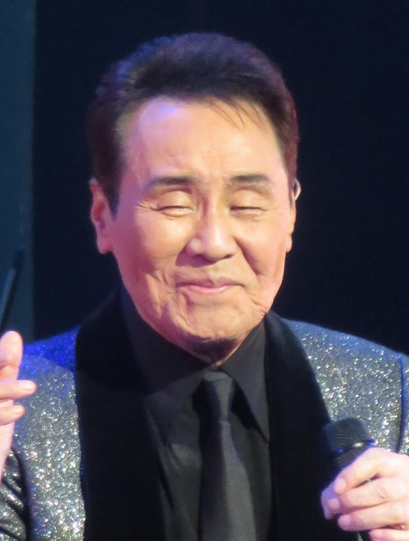 浜圭介氏の作曲家生活60周年記念の「リスペクトコンサート」で歌唱する五木ひろし（撮影・松本久）